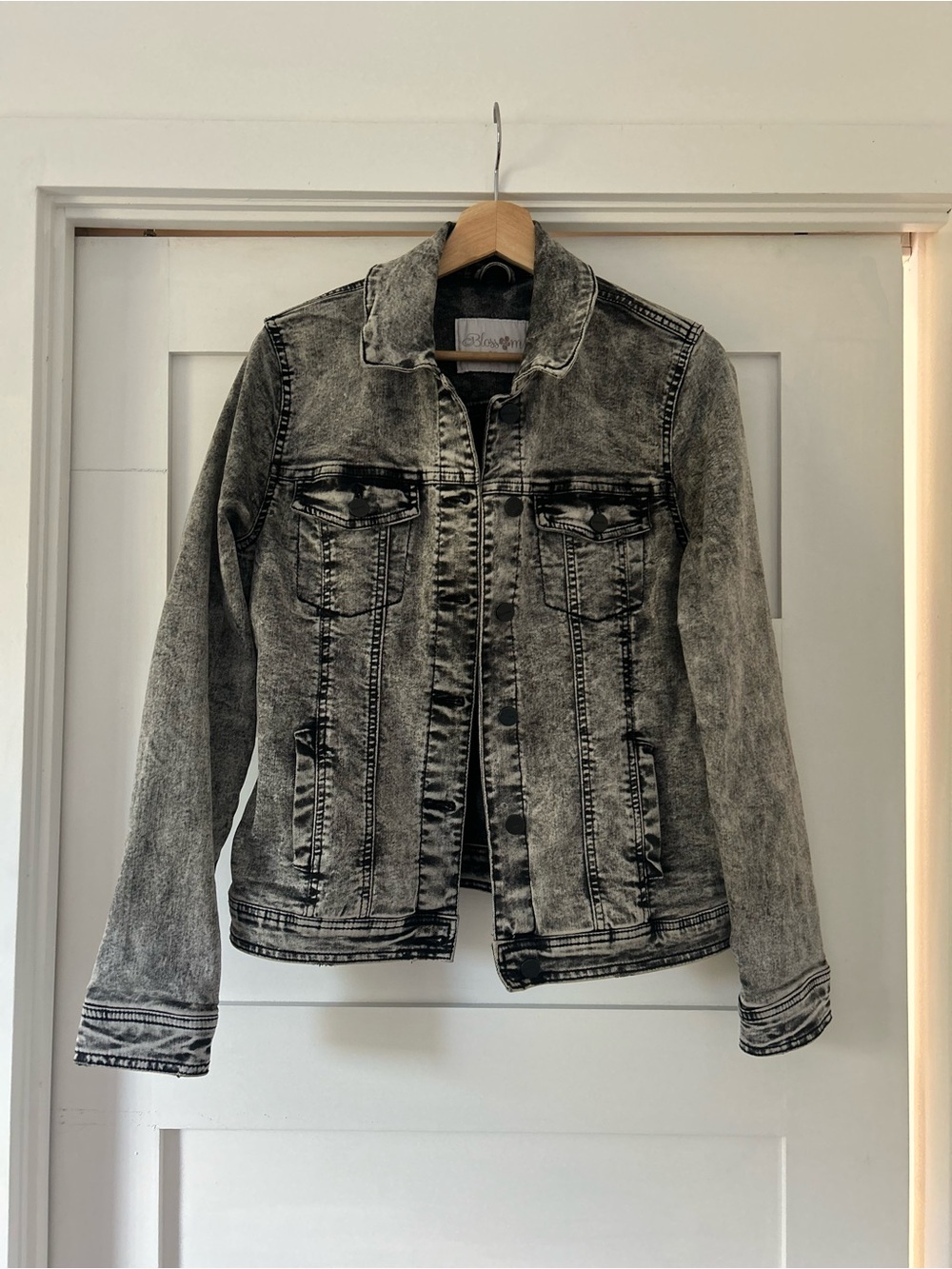 Blossom Grey Acid Wash Denim Jacket – Size L (Fits Like M)
